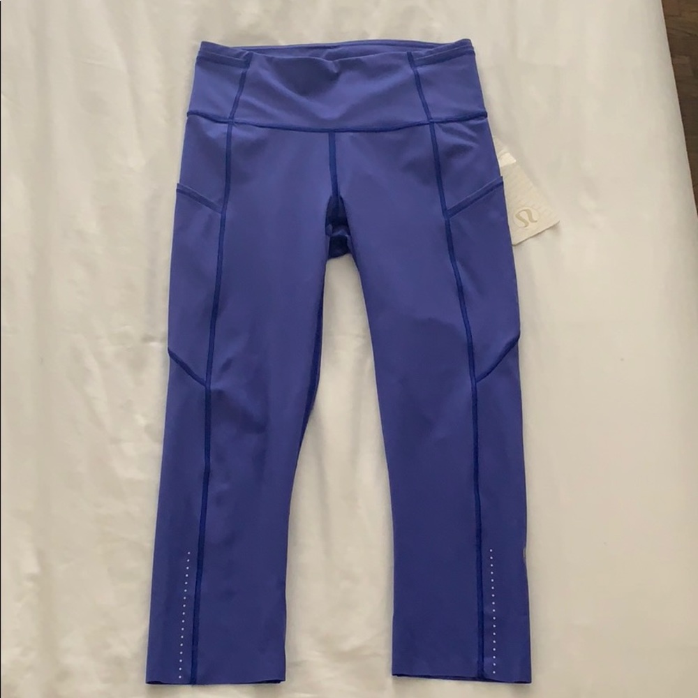 NEVER WORN Lululemon cropped legging!